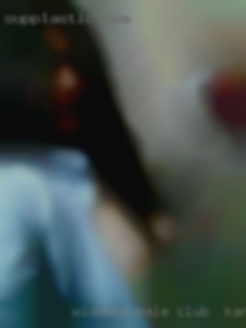 Widowed male looking club in Kansas City for sexual fun.